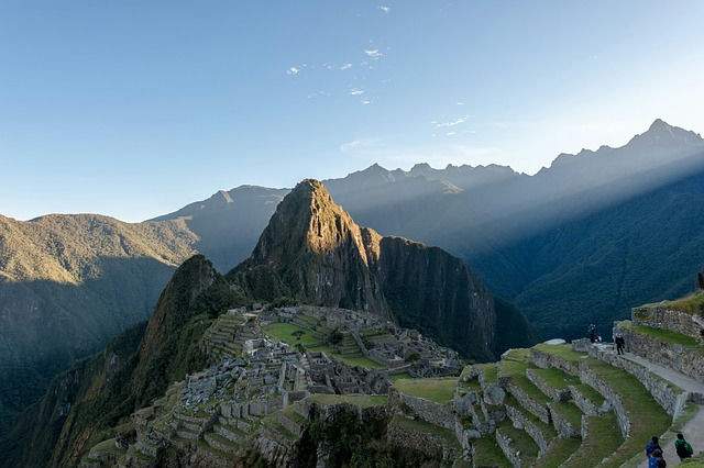 Ruínas incas de Machu Picchu e montanhas no Peru