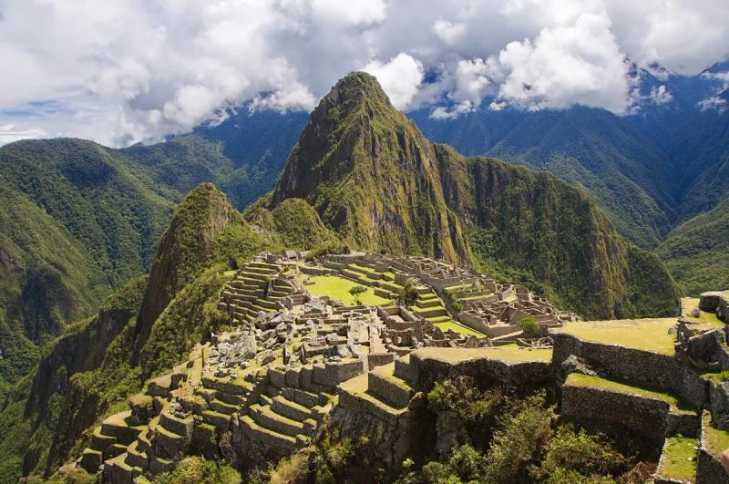 Detalhe das montanhas andinas e ruínas em Machu Picchu Peru