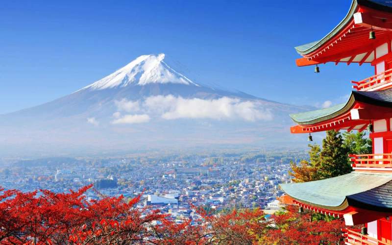 Pagode Chureito de cinco andares com vista para o Monte Fuji em Fujiyoshida, Japão.
